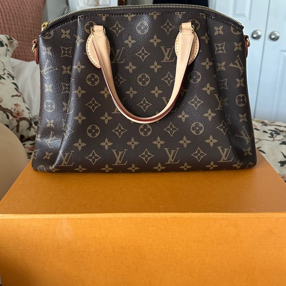 Louis Vuitton Rivoli mm - Picture 8 of 10